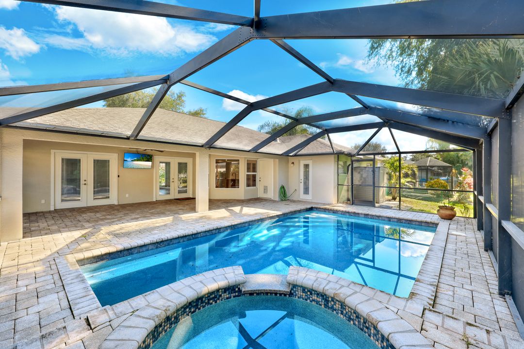 244 Channing Ct, Naples, FL 34110