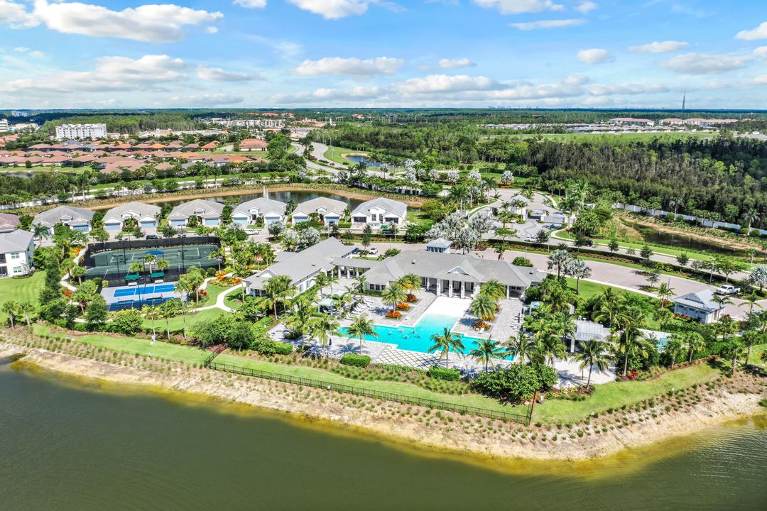 8959 Redonda Dr, Naples, FL 34114