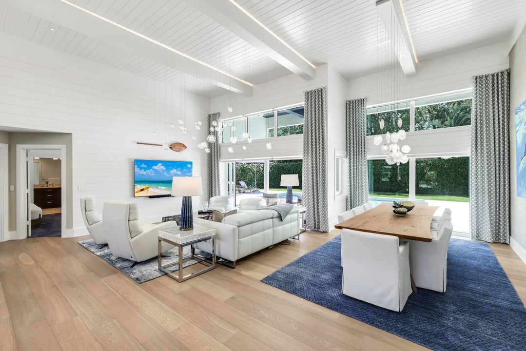 812 Tallow Tree Ct, Naples, FL 34108