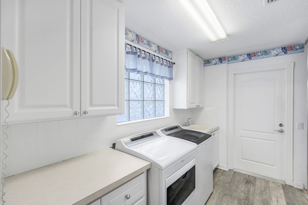 3239 Barbados Ln, Naples, FL 34119