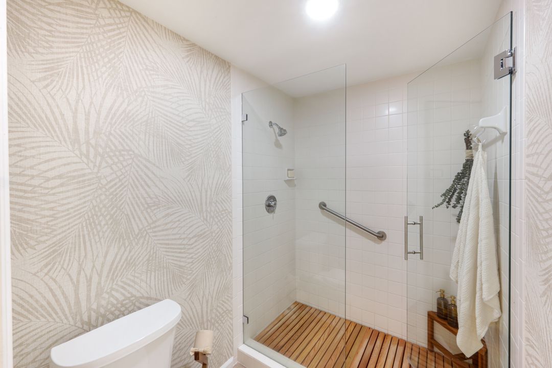 9790 Gulf Shore Dr #505, Naples, FL 34108