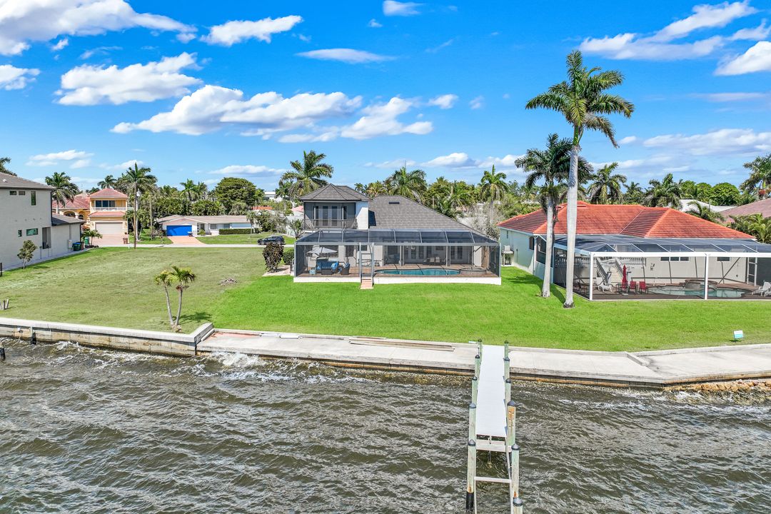 1028 Dolphin Dr, Cape Coral, FL 33904