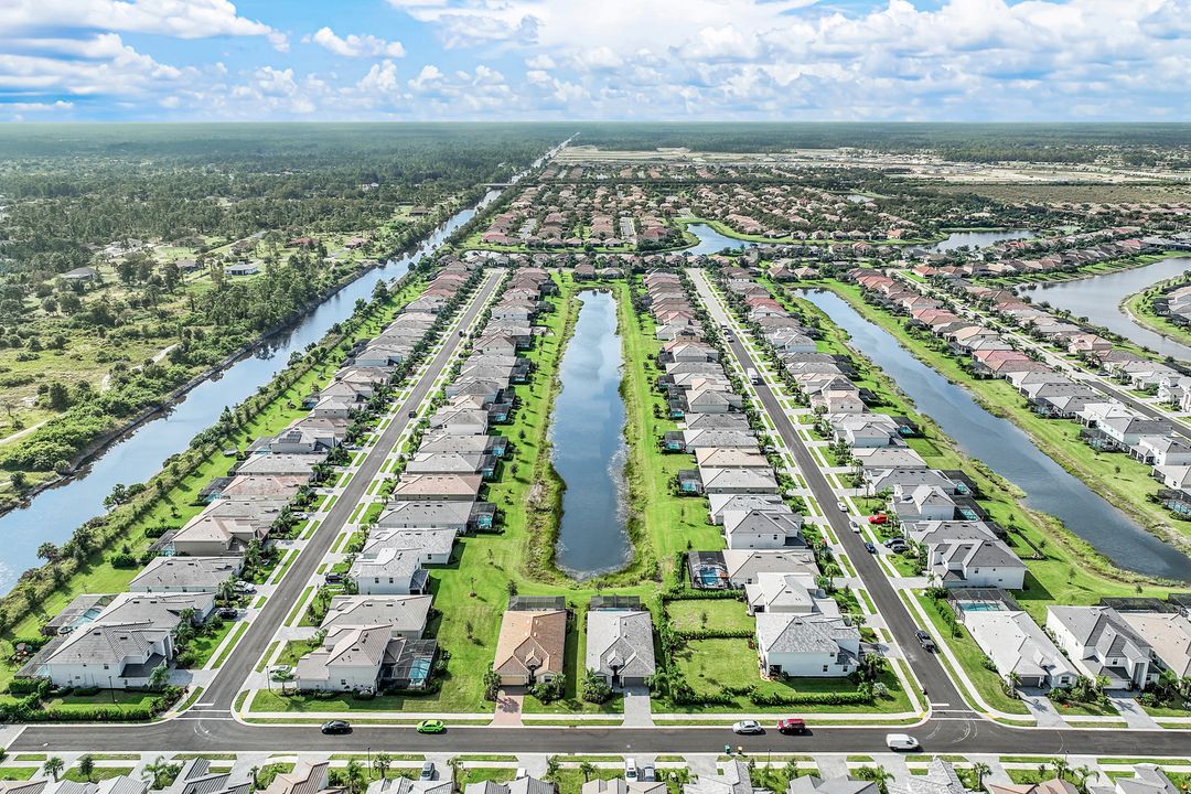 2214 Cara Cara Way, Naples, FL 34120