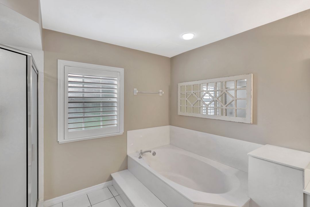 240 Via Perignon, Naples, FL 34119