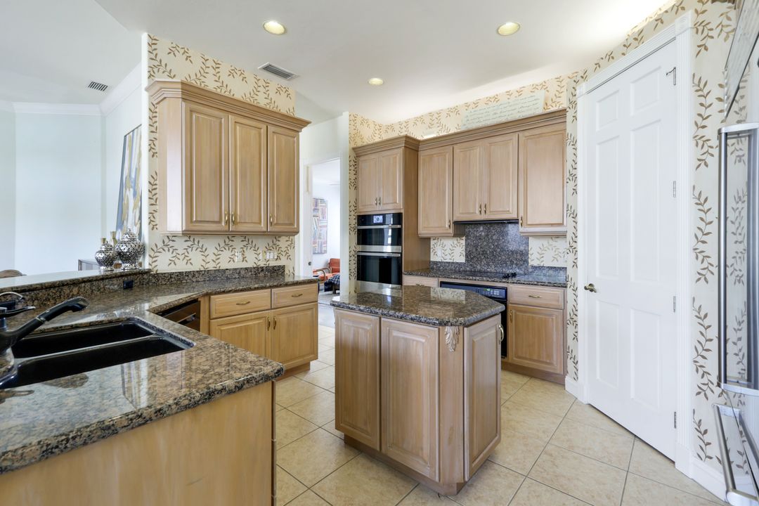 14581 Headwater Bay Ln, Fort Myers, FL 33908