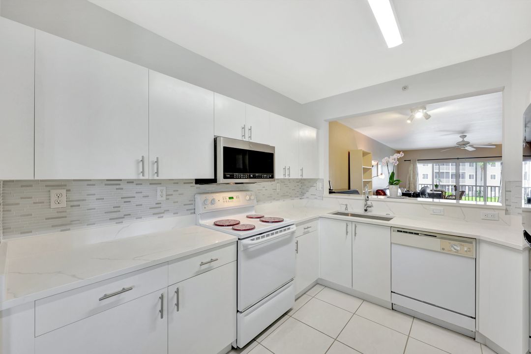 7842 Regal Heron Cir #204, Naples, FL 34104