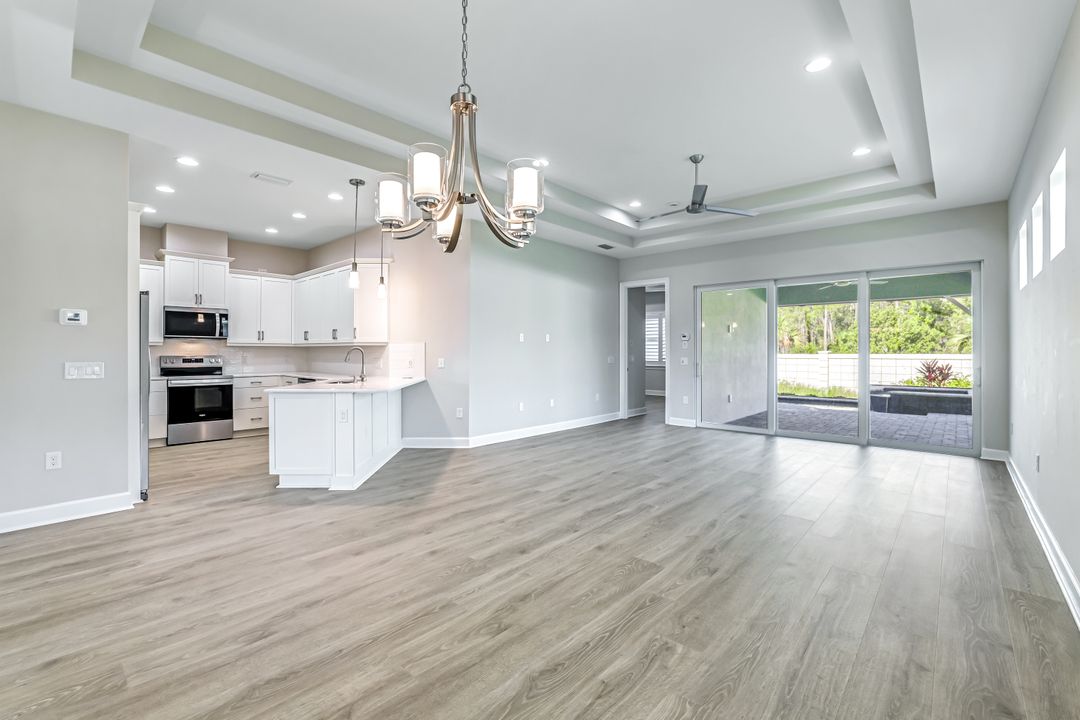8921 Yucatan Ct, Naples, FL 34112