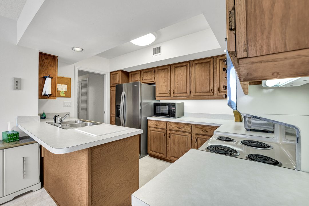 4051 Gulf Shore Blvd N #600, Naples, FL 34103