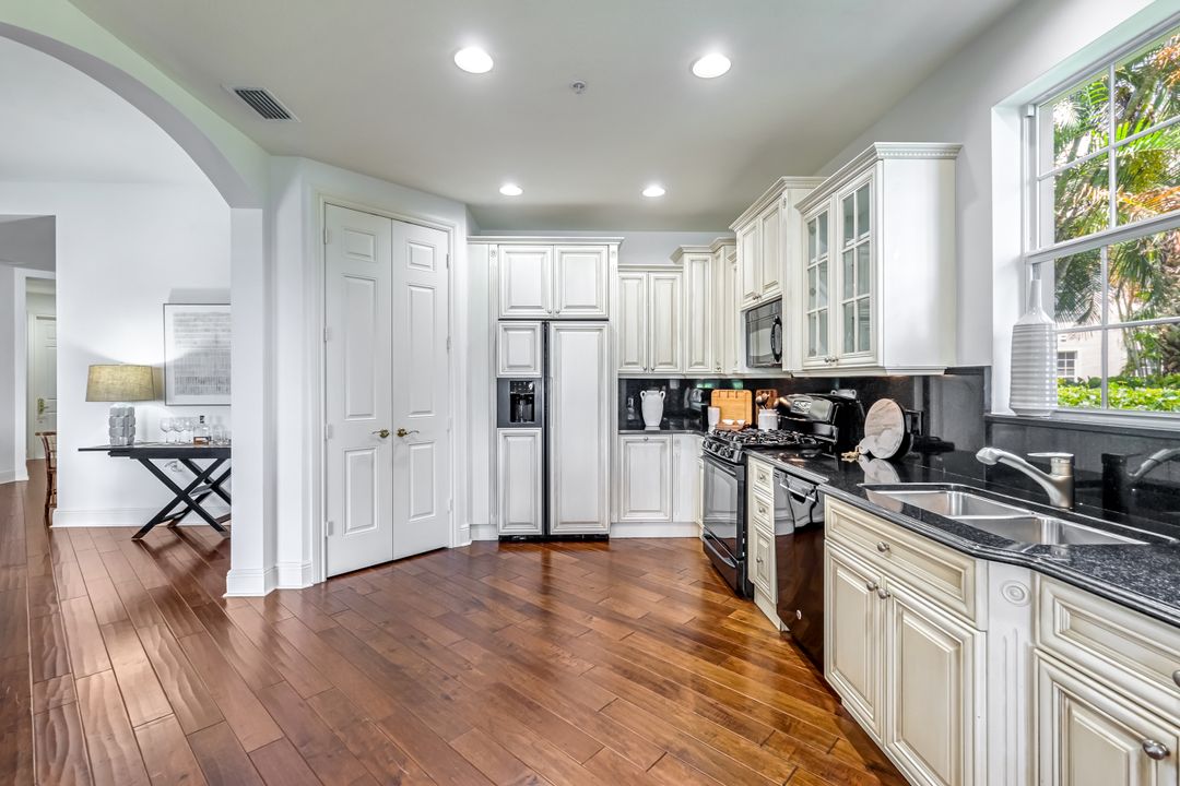 3164 Serena Ln #101, Naples, FL 34114