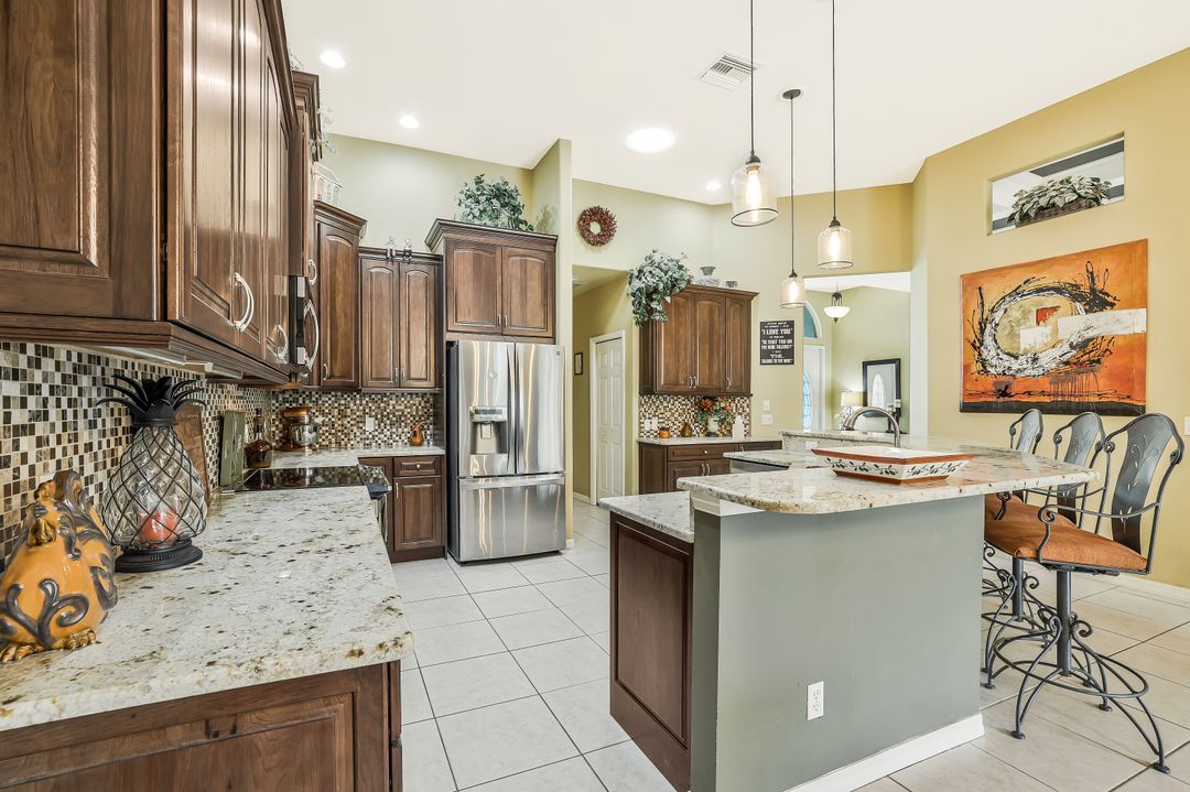 9889 Clear Lake Cir, Naples, FL 34109