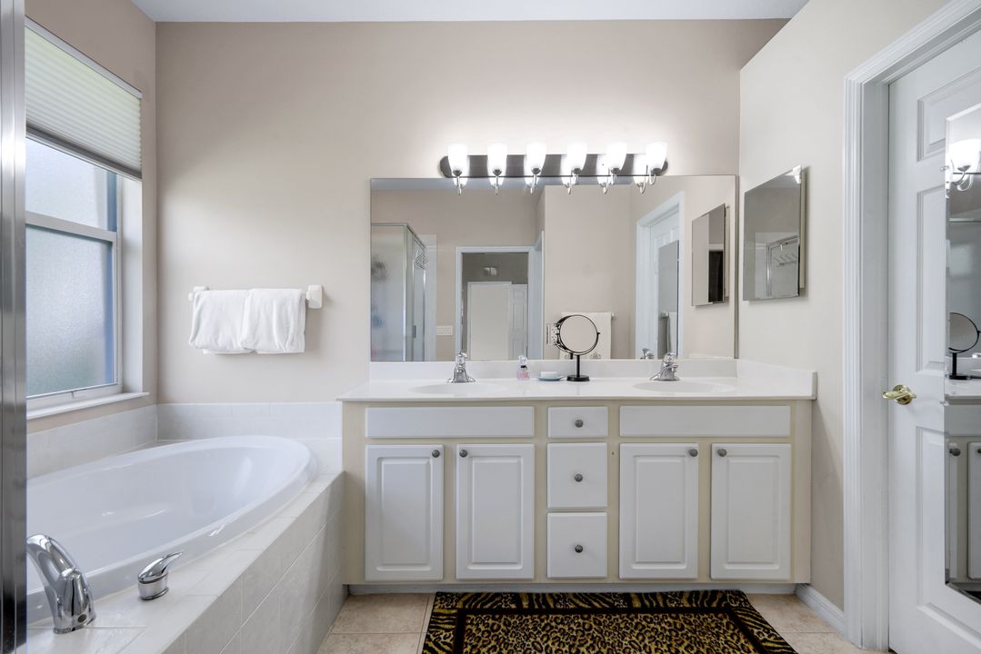 9830 Mar Largo Cir, Fort Myers, FL 33919