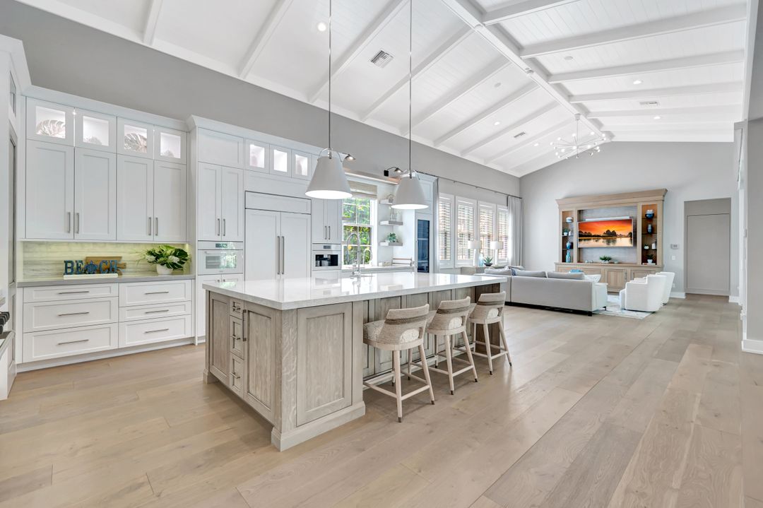 160 Broad Ave S, Naples, FL 34102