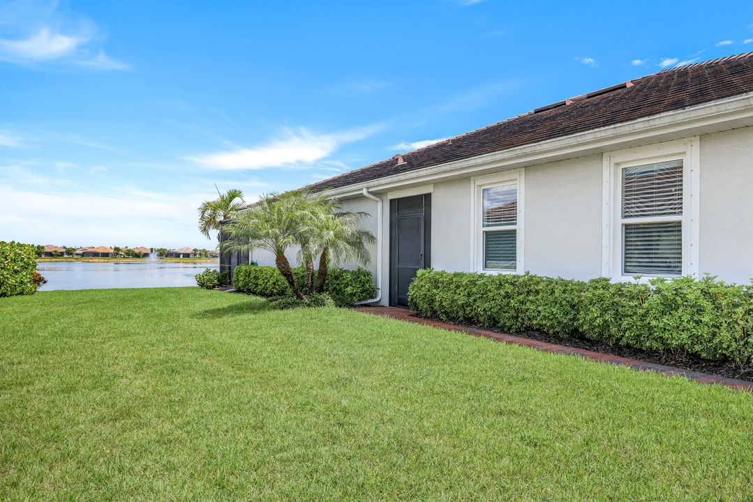 14814 Edgewater Cir, Naples, FL 34114