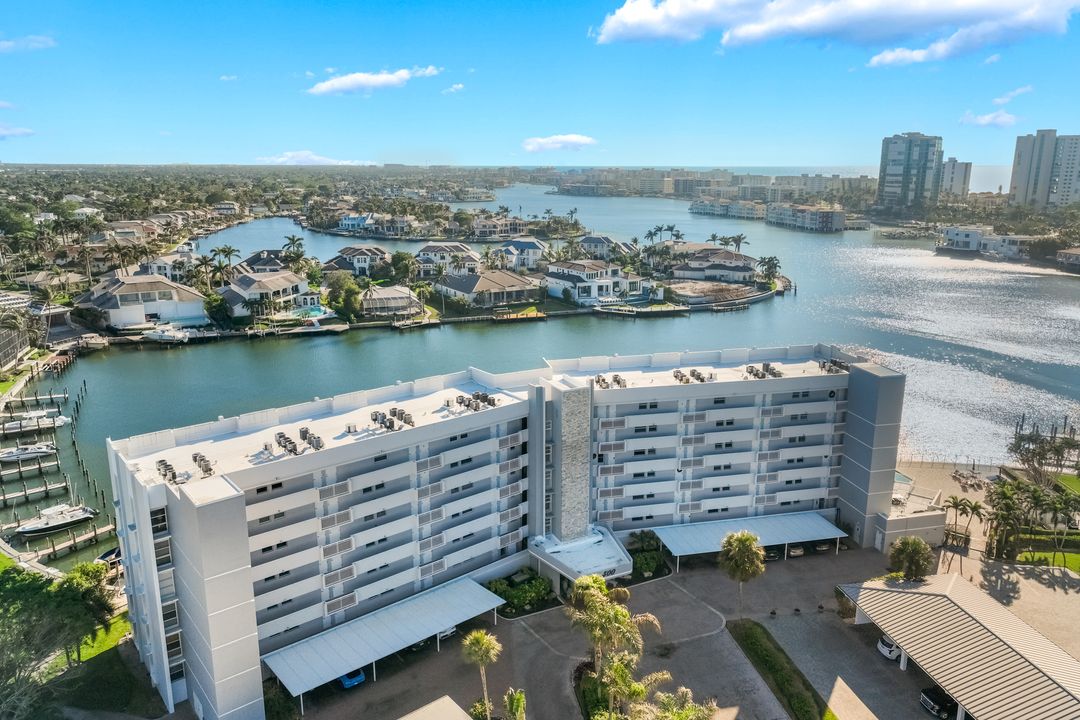 300 Park Shore Dr #5C, Naples, FL 34103