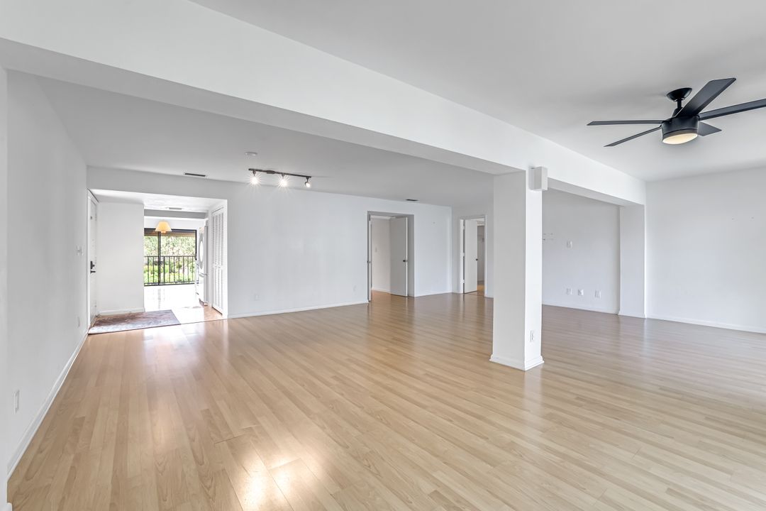 576 Retreat Dr #201, Naples, FL 34110