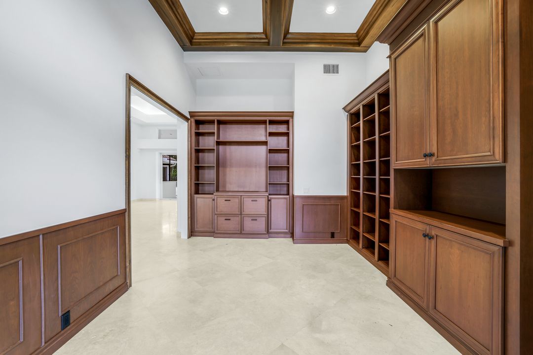 4502 Silver Fox Dr, Naples, FL 34119