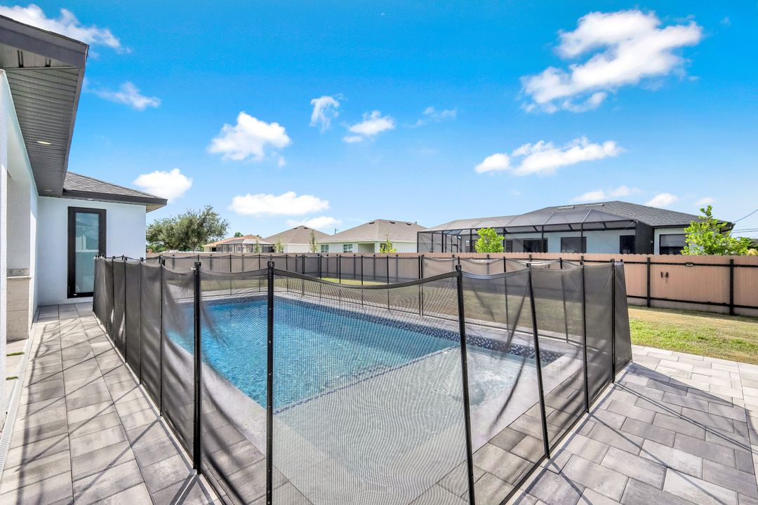 502 SW 25th Pl, Cape Coral, FL 33991