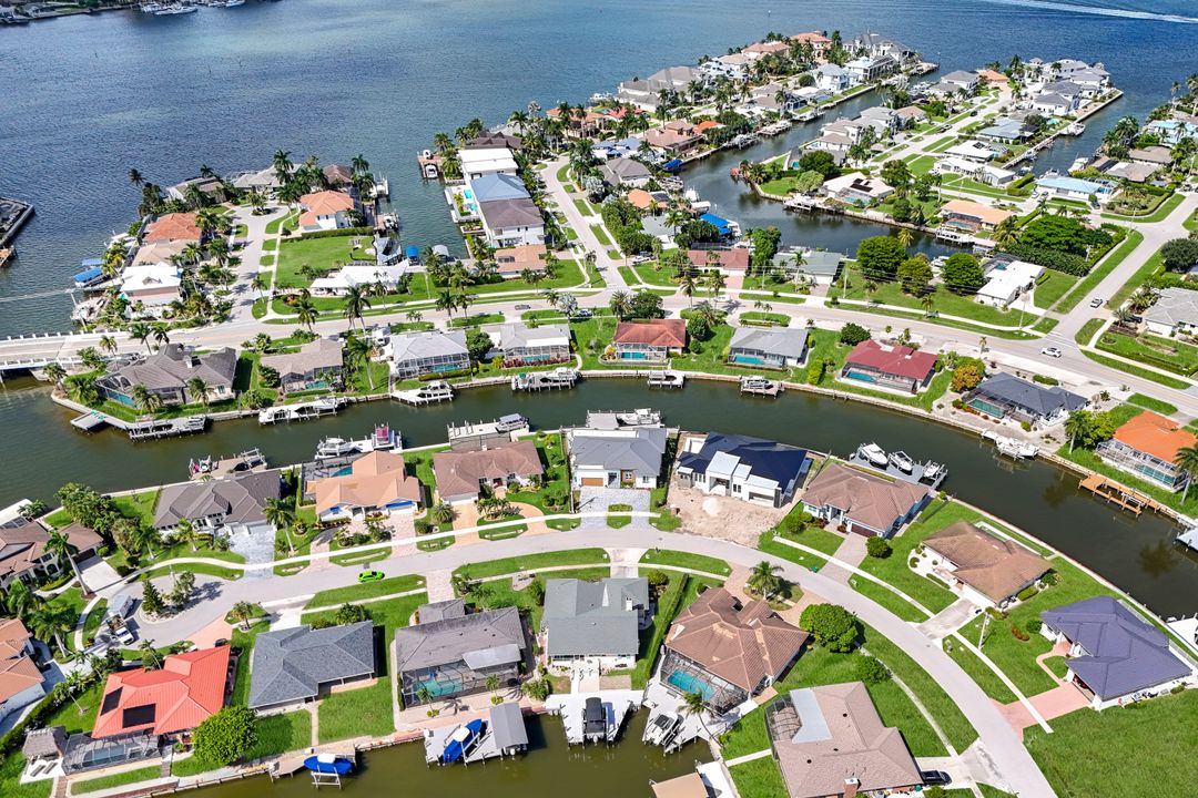 919 Juniper Ct, Marco Island, FL 34145