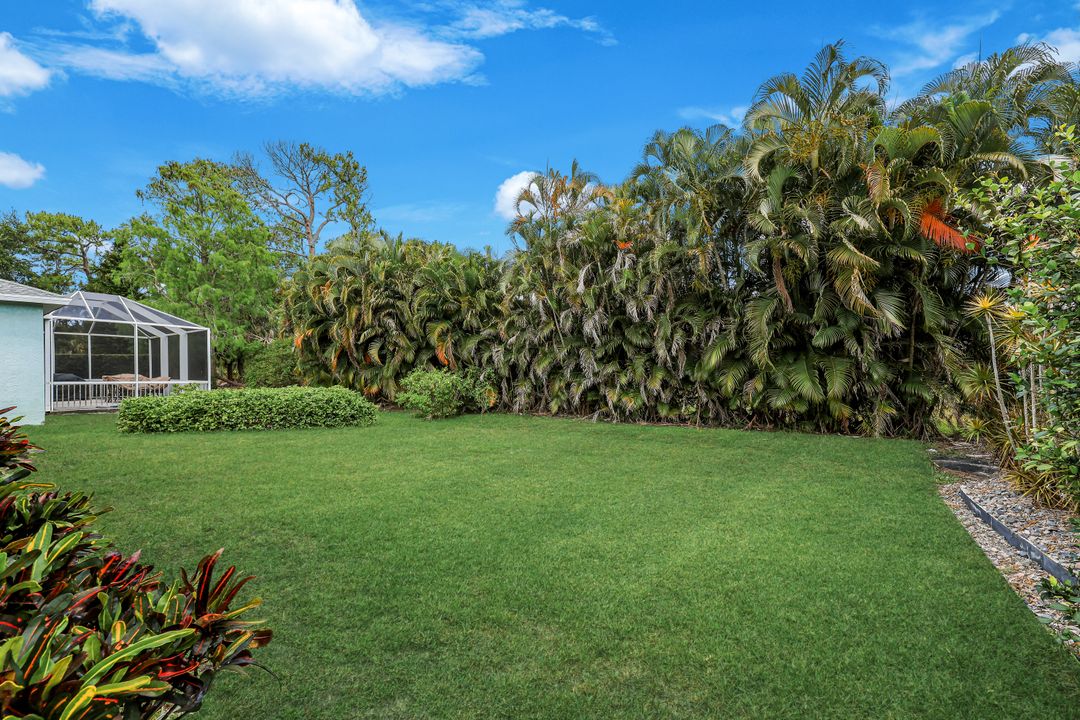 156 Stanhope Cir, Naples, FL 34104