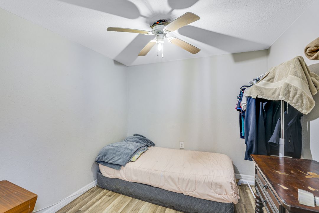 106 Moon Bay St, Naples, FL 34114