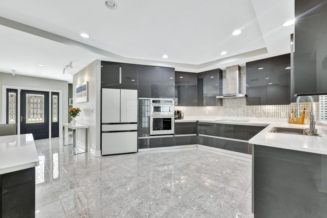 7060 Hendry Creek Dr, Fort Myers, FL 33908