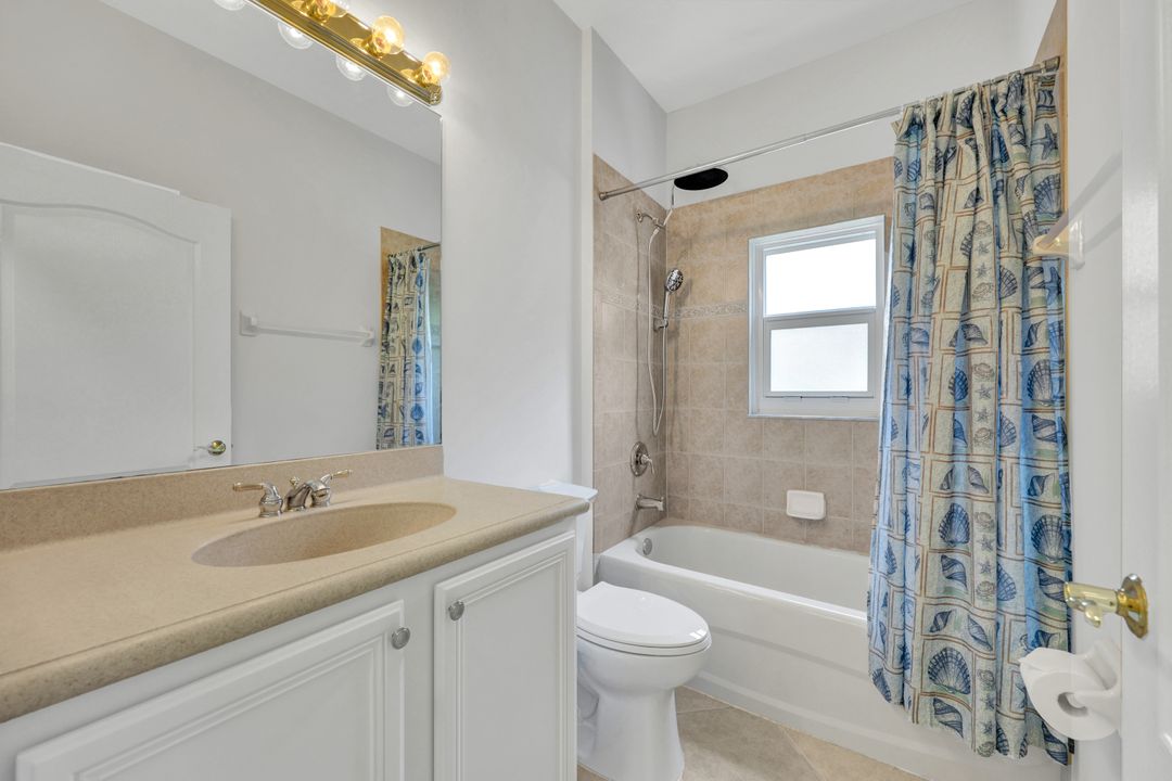 227 Glen Eagle Cir, Naples, FL 34104