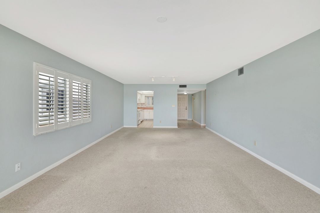 710 W Elkcam Cir #204, Marco Island, FL 34145