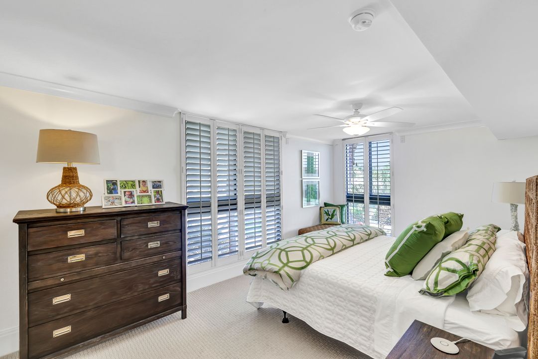 2302 Gulf Shore Blvd N, Naples, FL 34103