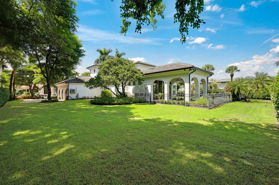 1609 Chinaberry Way, Naples, FL 34105
