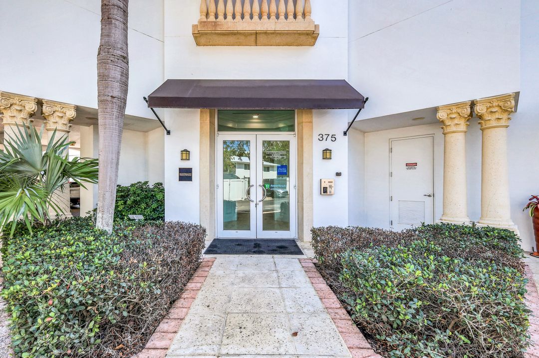 375 5th Ave S #305, Naples, FL 34102