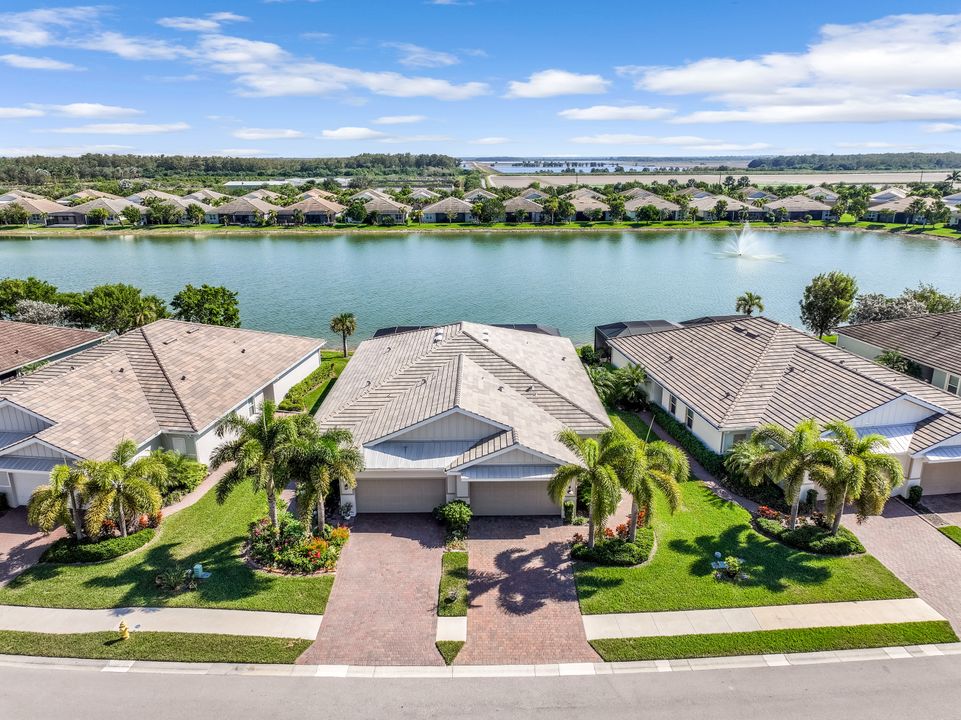 14908 Edgewater Cir, Naples, FL 34114