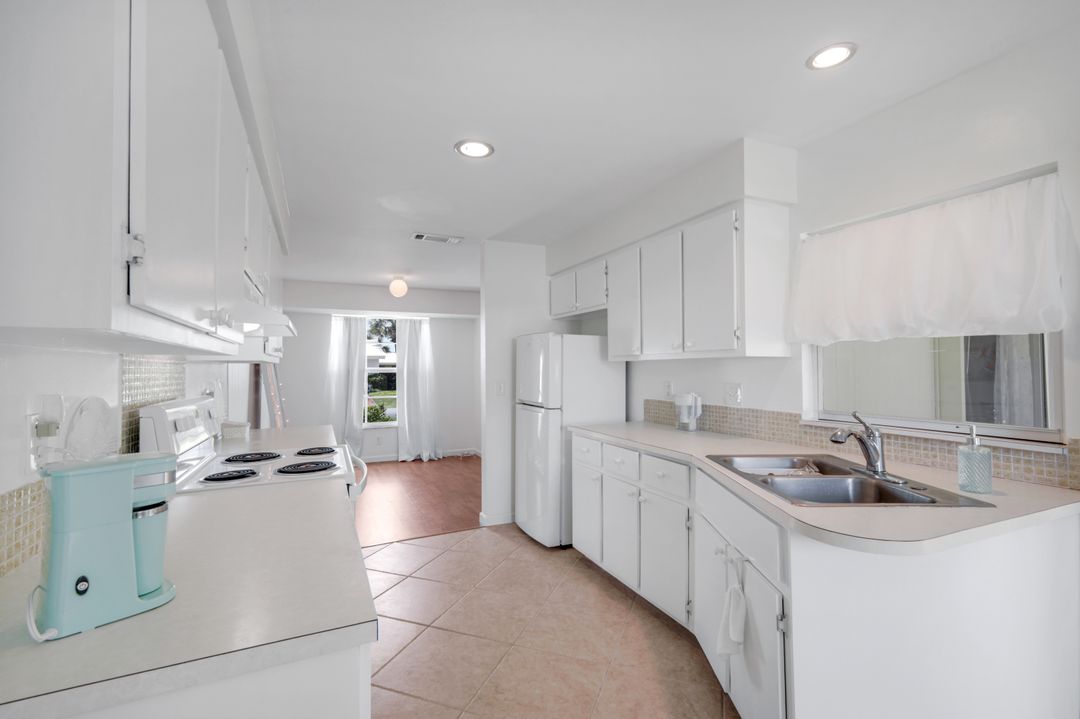 59 Hilo Ct, Naples, FL 34112