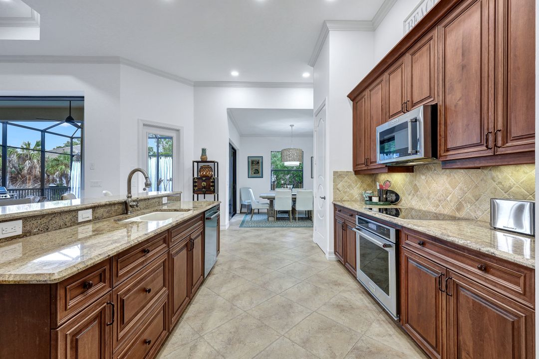 350 Gumbo Limbo Ln, Marco Island, FL 34145