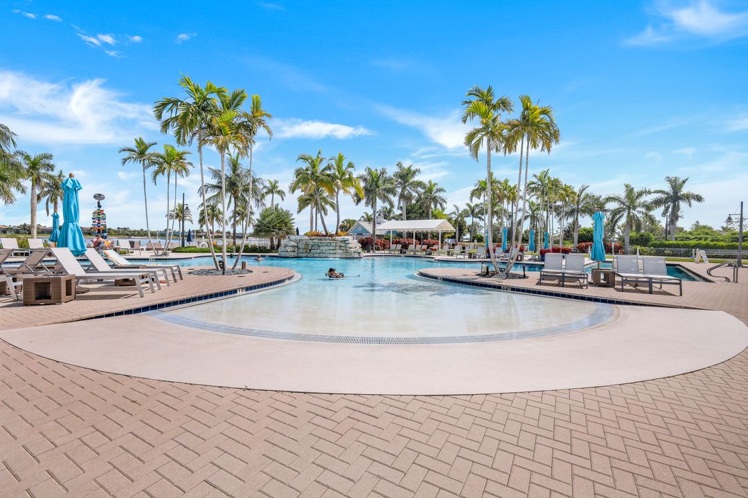 14814 Edgewater Cir, Naples, FL 34114