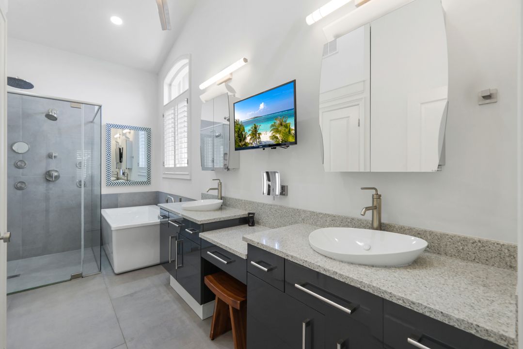 9245 The Ln, Naples, FL 34109