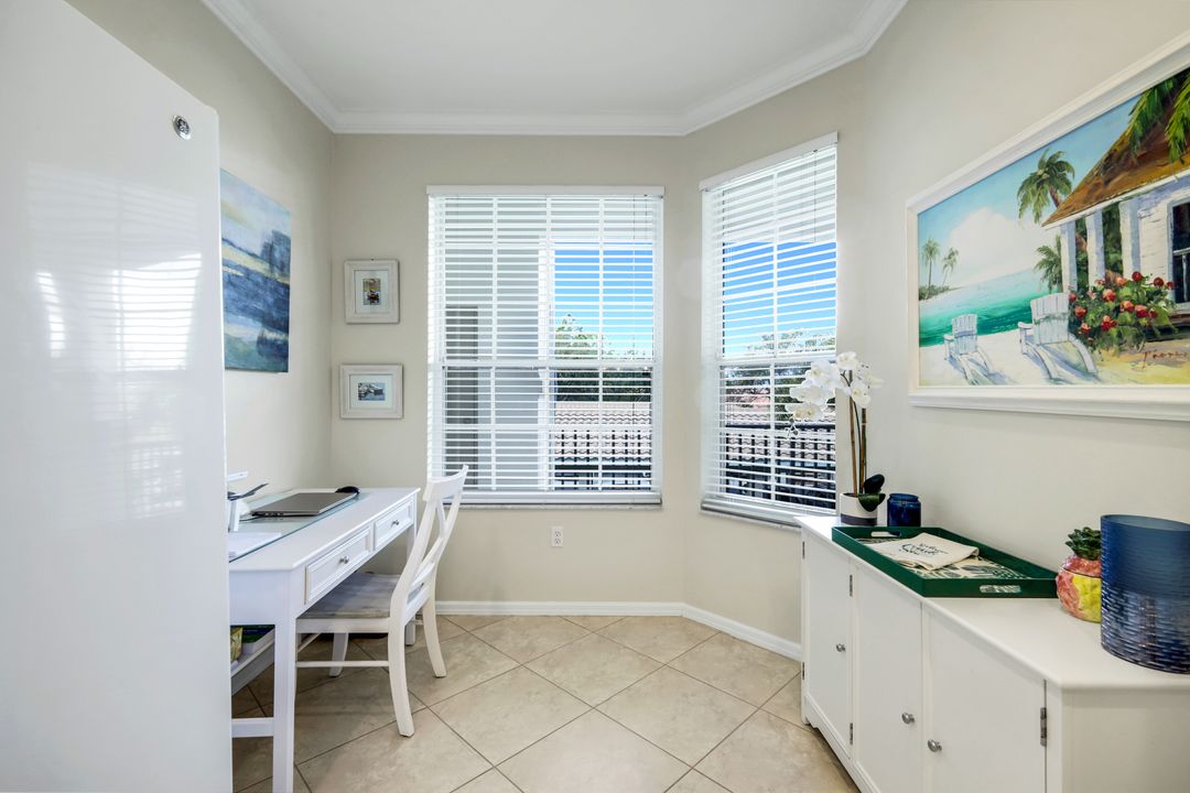 8253 Parkstone Pl #206, Naples, FL 34120