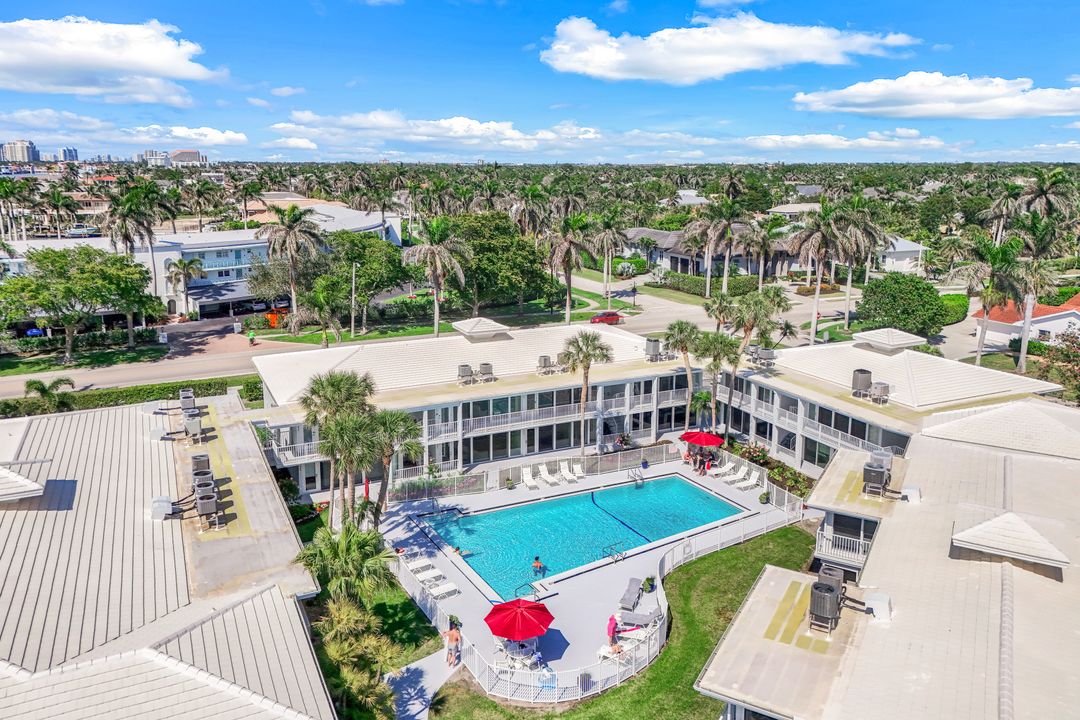 354 Harbour Dr, Naples, FL 34103