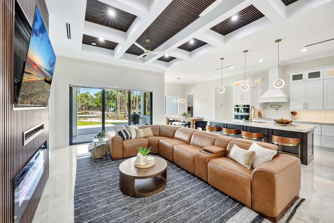 2546 4th St NW, Naples, FL 34120