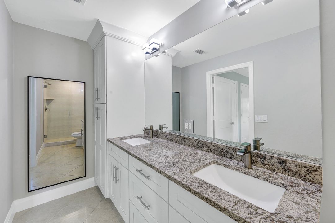 4175 Lakewood Blvd, Naples, FL 34112