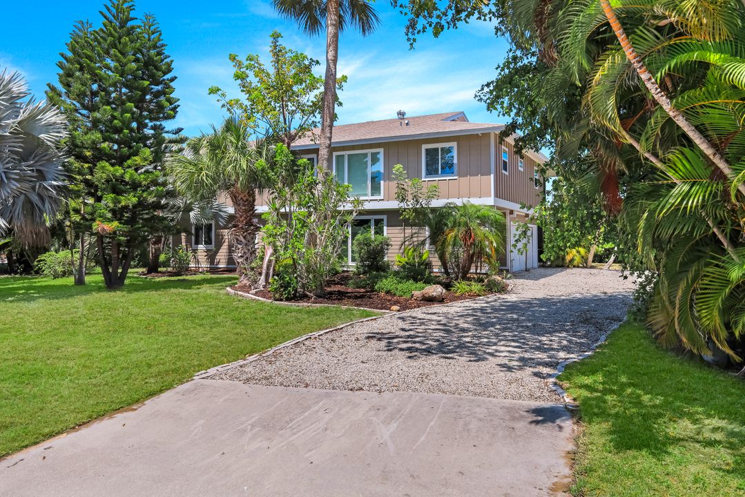 673 E Rocks Dr, Sanibel, FL 33957