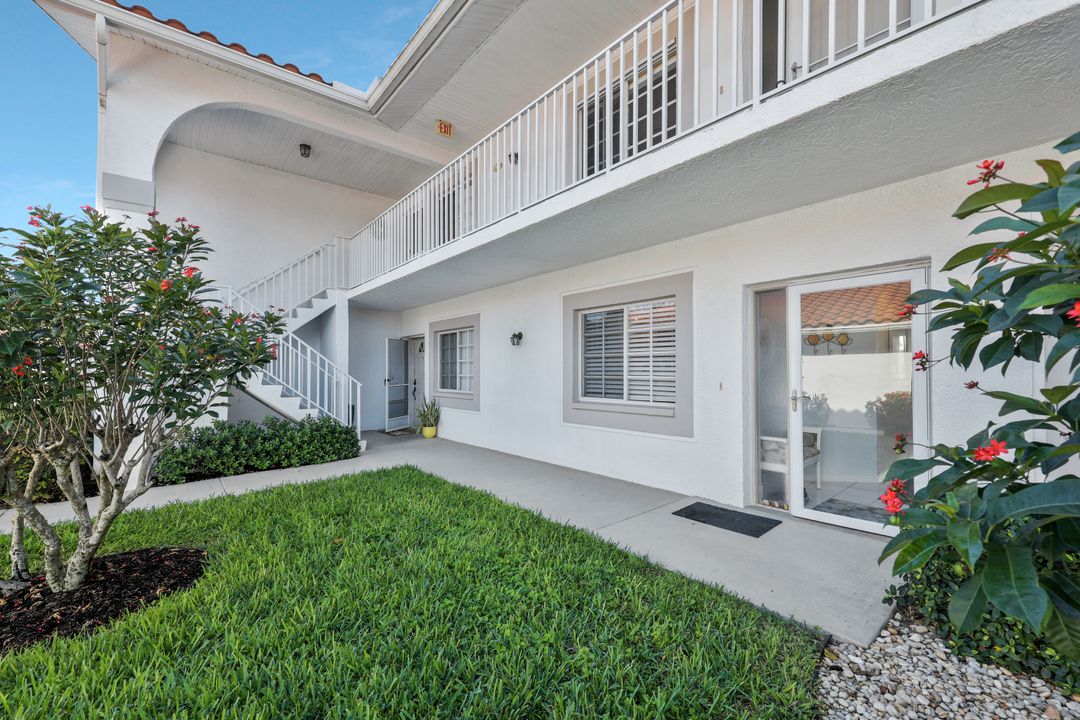 186 Gabriel Cir #9, Naples, FL 34104