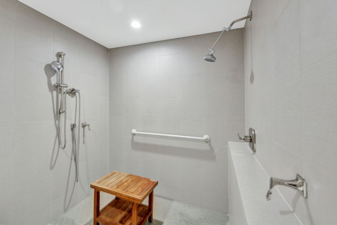 285 Grande Way #903, Naples, FL 34110