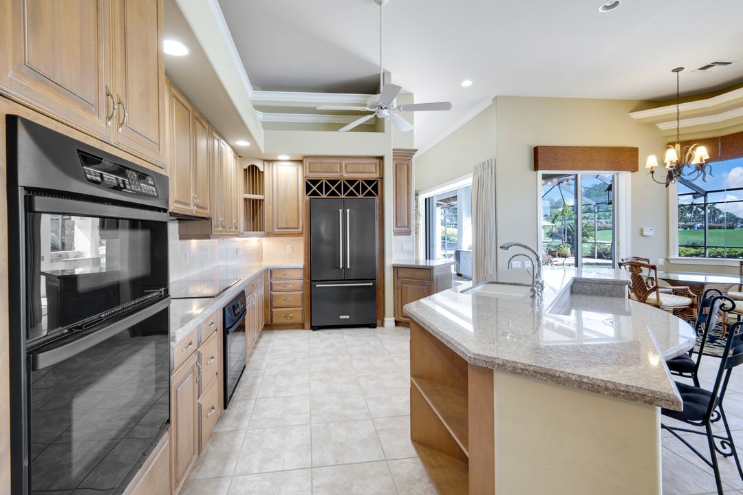 2390 King Palm Way, Naples, FL 34105