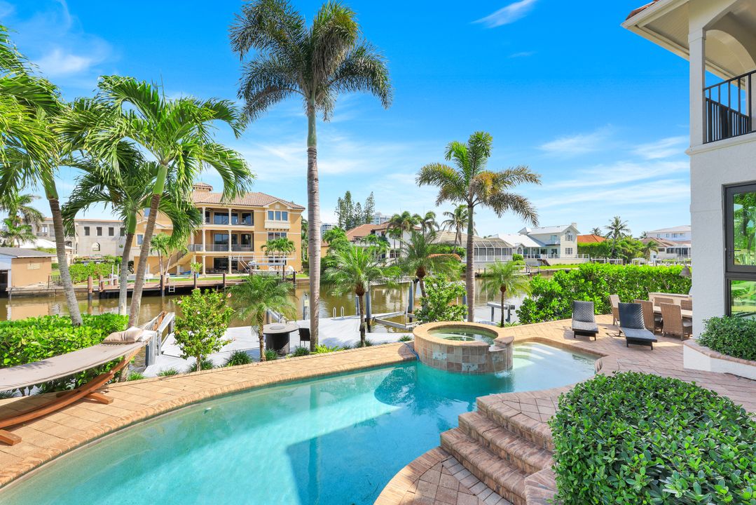 155 Heron Ave, Naples, FL 34108