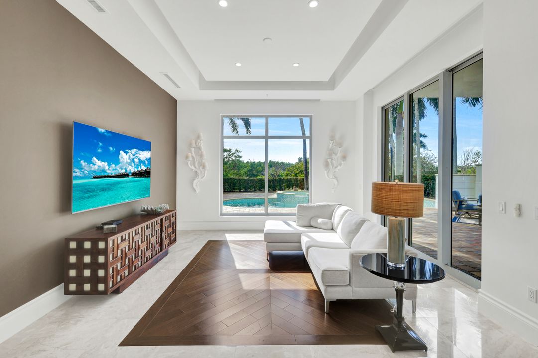 13675 Vanderbilt Dr #210, Naples, FL 34110