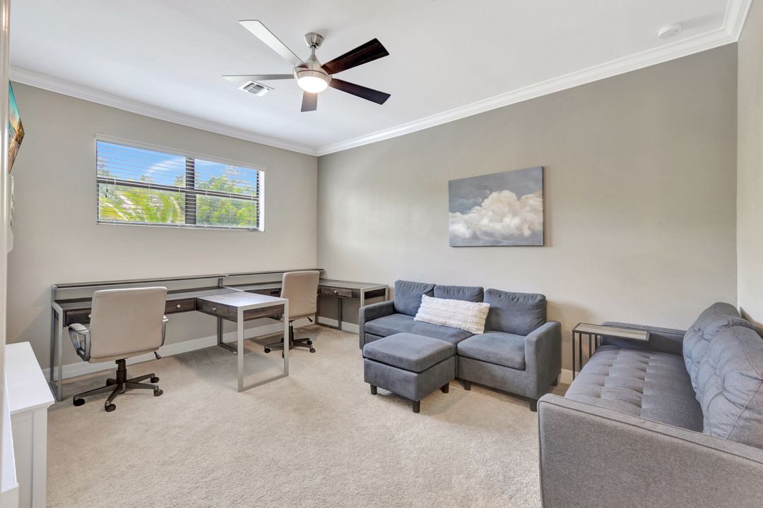 2102 Antigua Ln, Naples, FL 34120