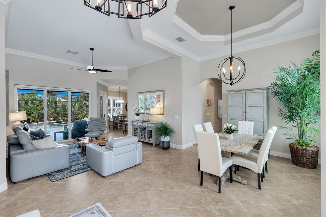 8223 Potomac Ln, Naples, FL 34104