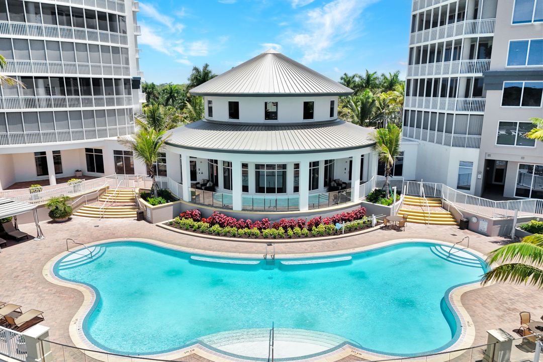 13675 Vanderbilt Dr, Naples, FL 34110
