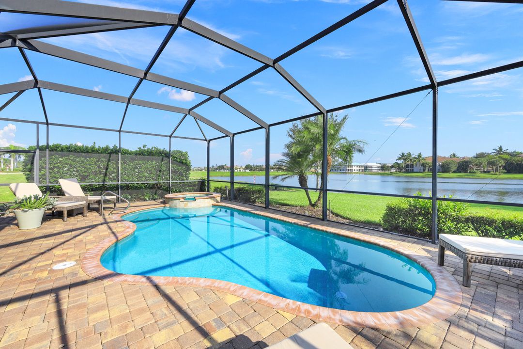 2939 Aviamar Cir, Naples, FL 34114