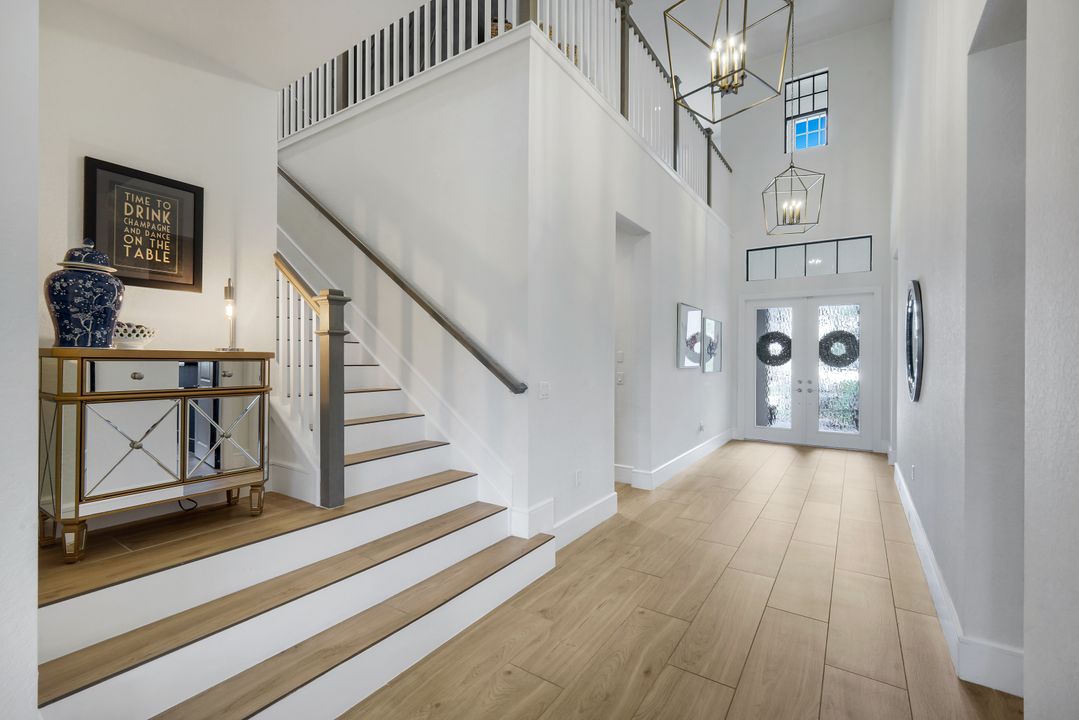 9458 Greenleigh Ct, Naples, FL 34120